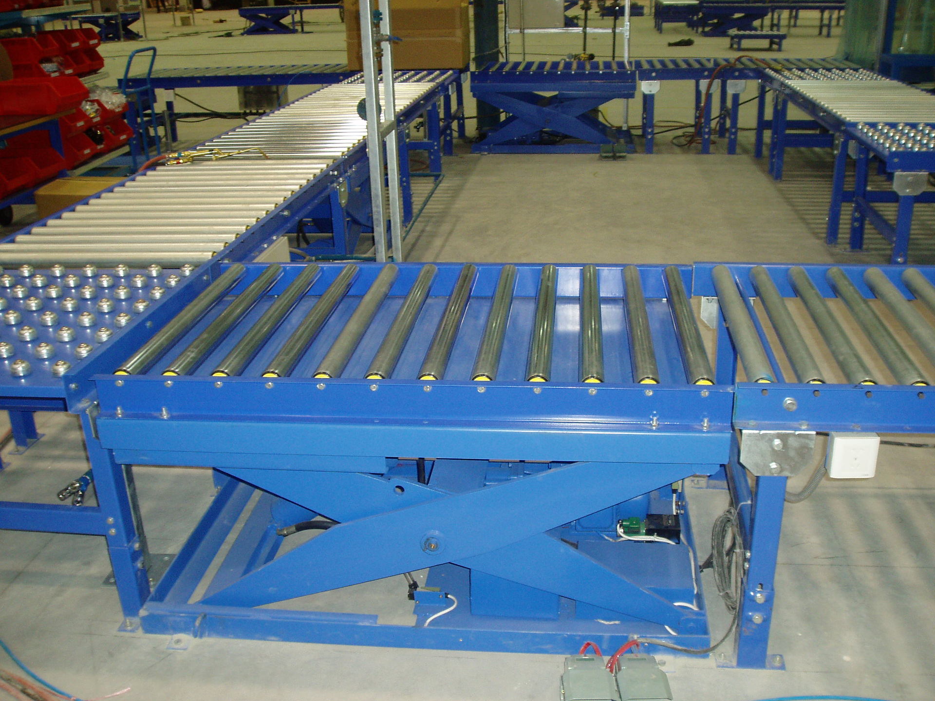 电动升降上料机与皮带输送机 厂家直销，助力高效流水线生产